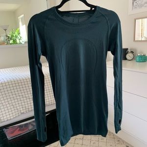 LULU LEMON Swiftly Tech Long Sleeve Crew - Cobalt